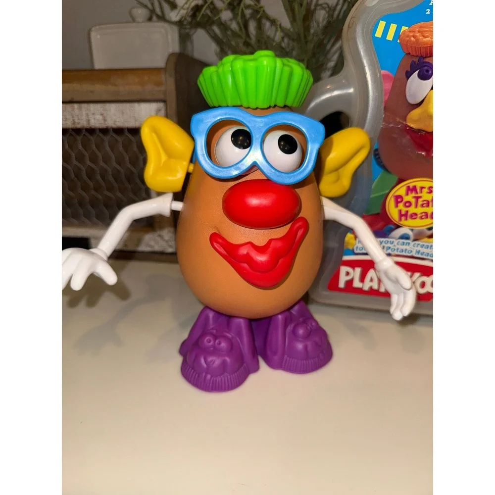 Vintage 1998 Playskool Mr Potato Head Silly Suitcase 26 Parts Hasbro 2279